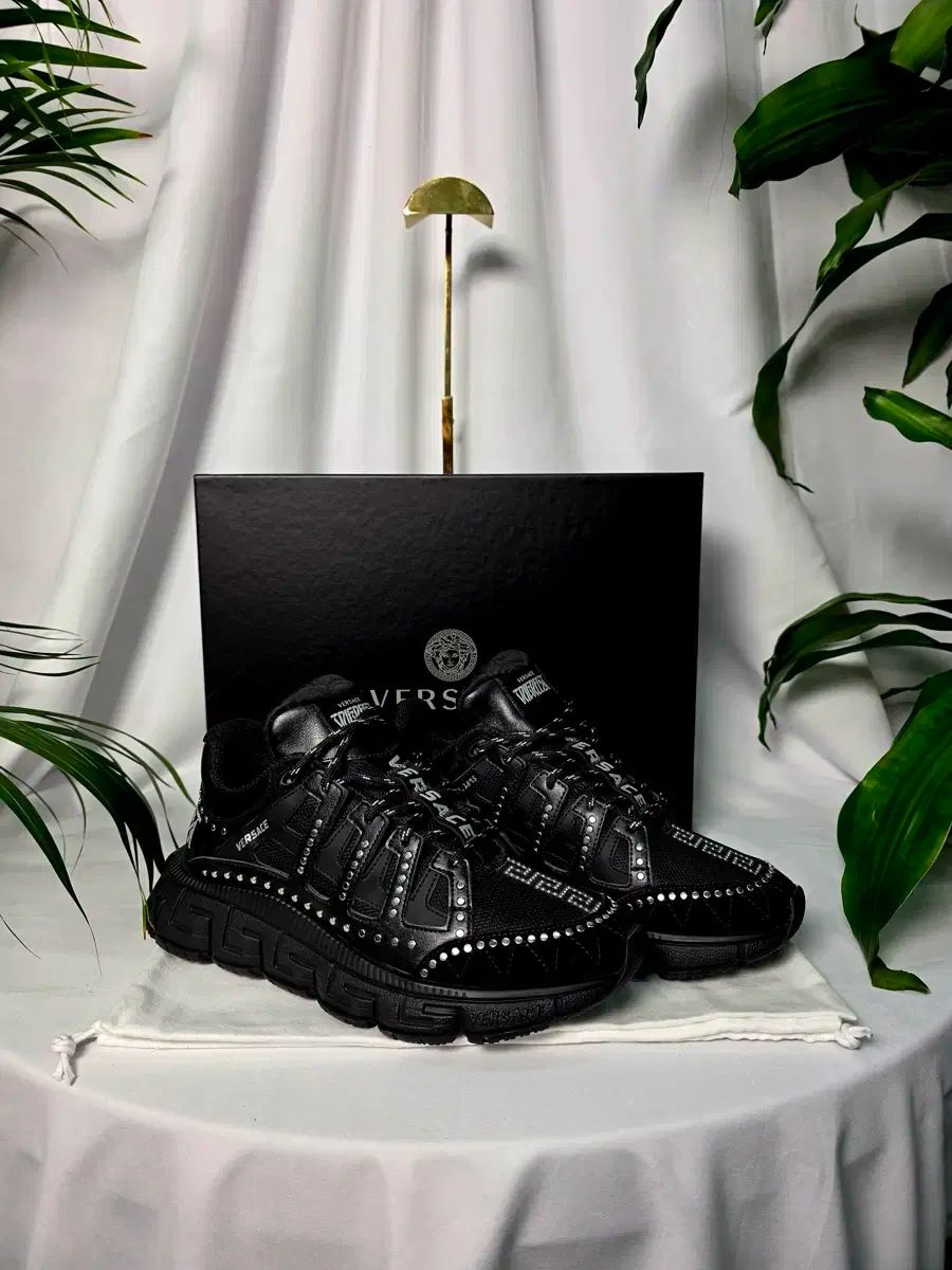 ヴェルサーチェ トリグレカ スニーカー