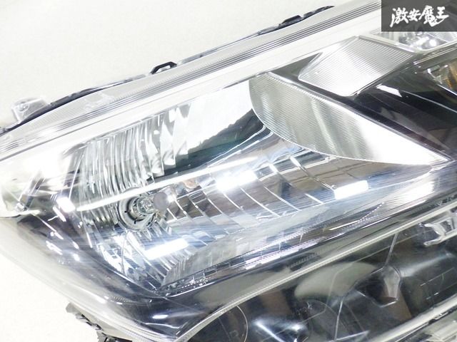 ☆ストア出品☆ トヨタ 純正 M900A ルーミー 後期 ハロゲン