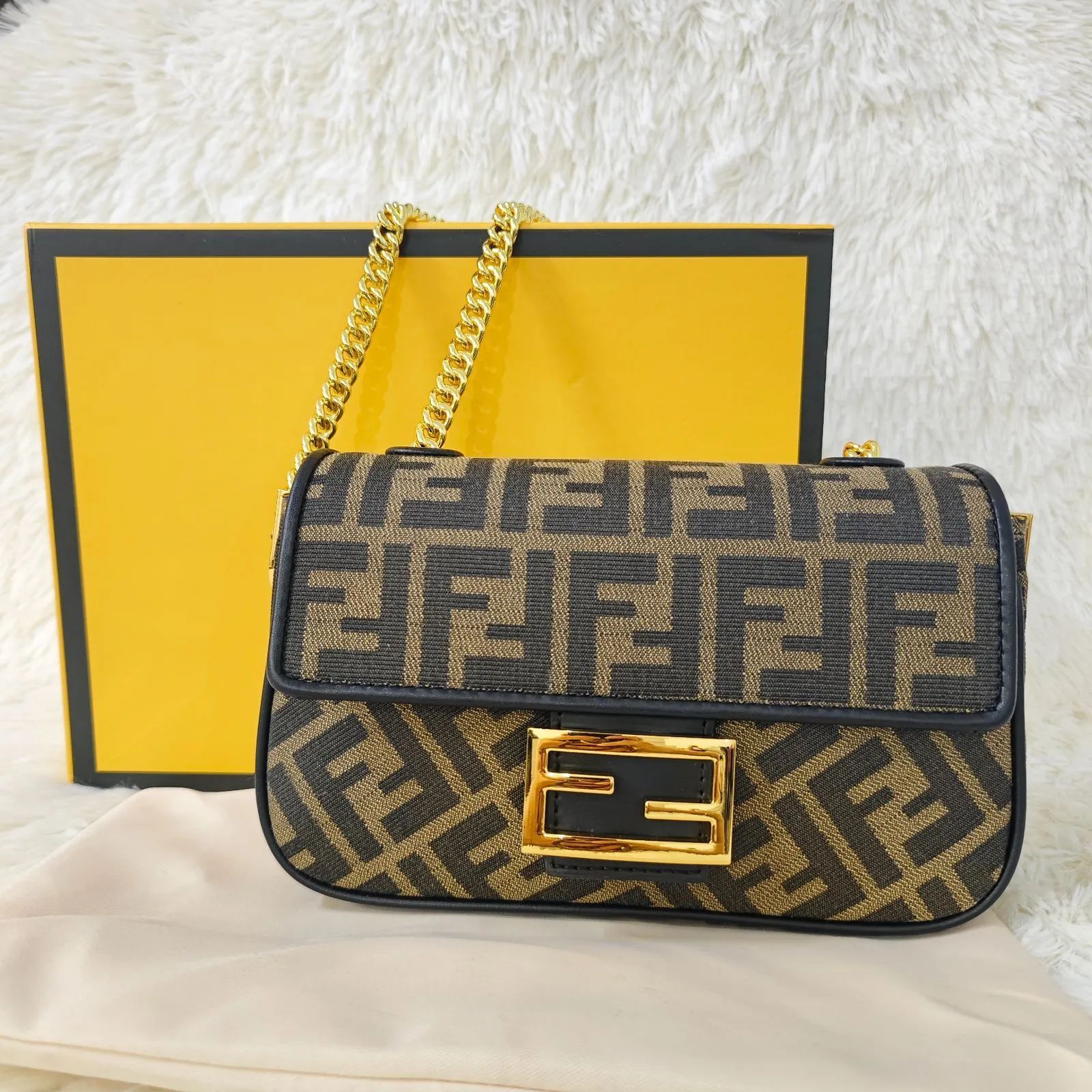 ほぼ未使用、ヴィンテージ美品★フェンディ　Fendi ハンドバッグ　希少 フェンディ/FENDIミディアムショルダーバッグハンドバッグ