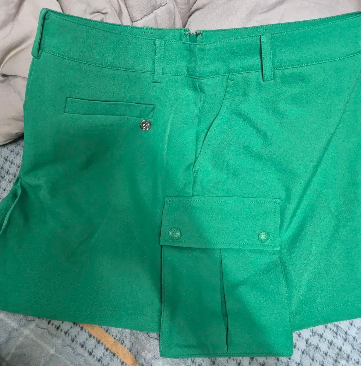 スカート M