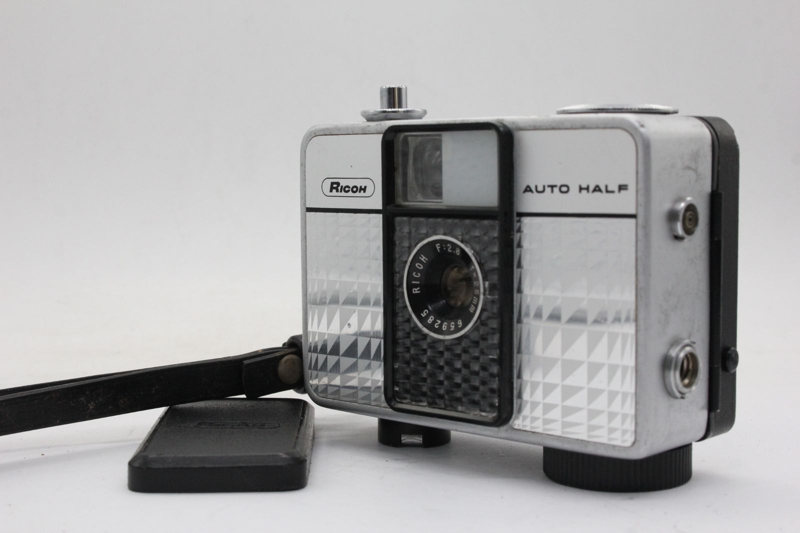 ★送料一律★RICOH☆リコー AUTO HALF E コンパクトカメラ ゴールドボディ 中古現状品 売切り 41H8190 訳あり品 珍しい車の絵付きリコー Ricoh Auto Half E 25mm F2.8