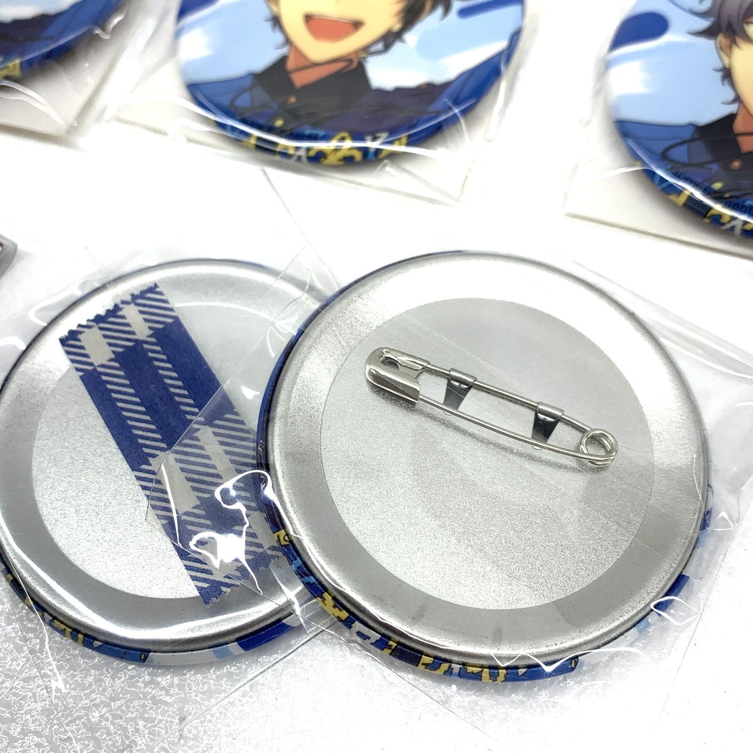 【★加古川物流】【中古品】あんさんぶるスターズ Knights 瀬名泉 中国限定 時光 缶バッジ × 11個 星之所向 缶バッジ ×2個 計 13個セット 【710】 ☆加古川物流】【中古品】あんさんぶるスターズ Knights 瀬名泉