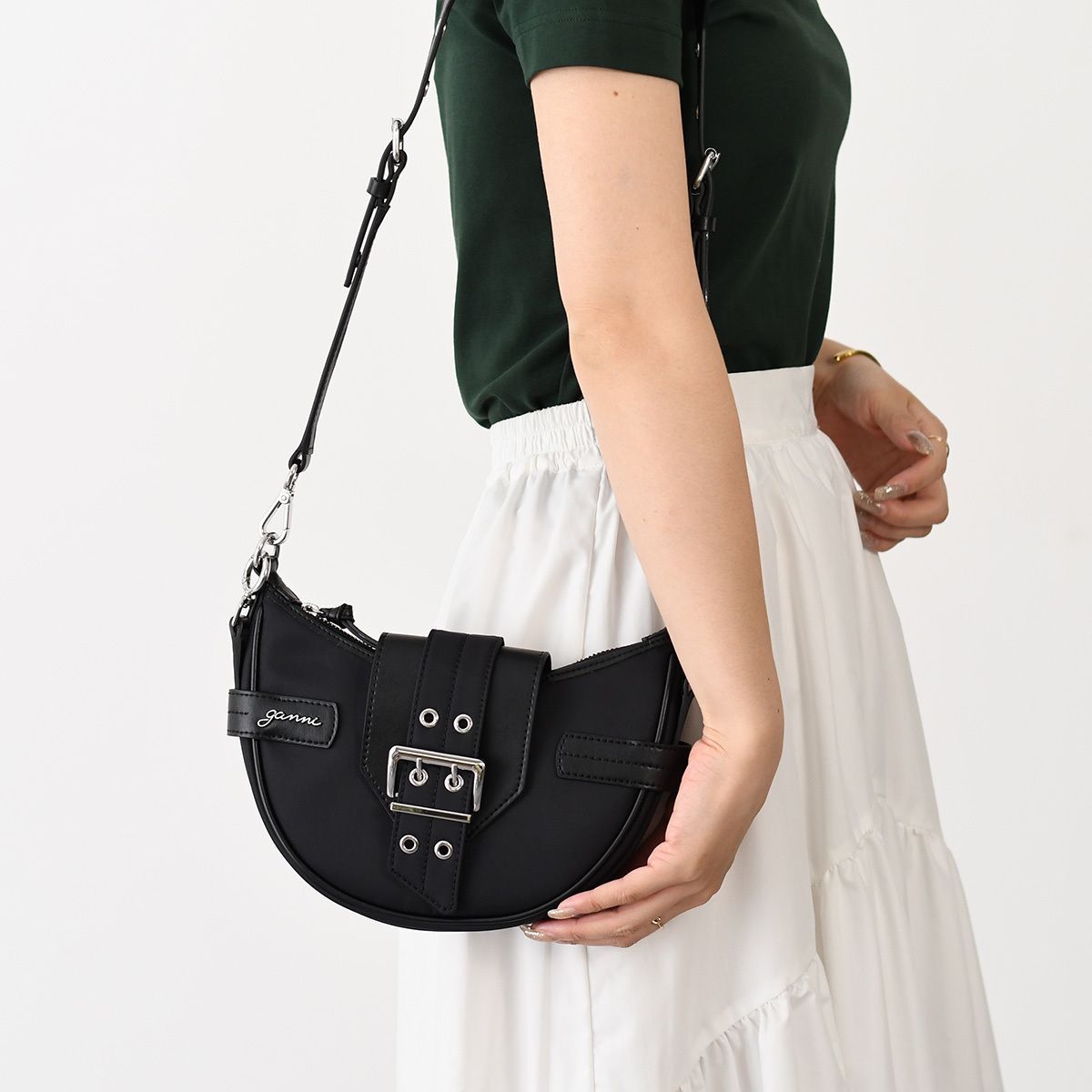 GANNI 黒 ナイロン バッグ GANNI (ガニー) ナイロン レザータイハンドル シルバーロゴ 2WAY