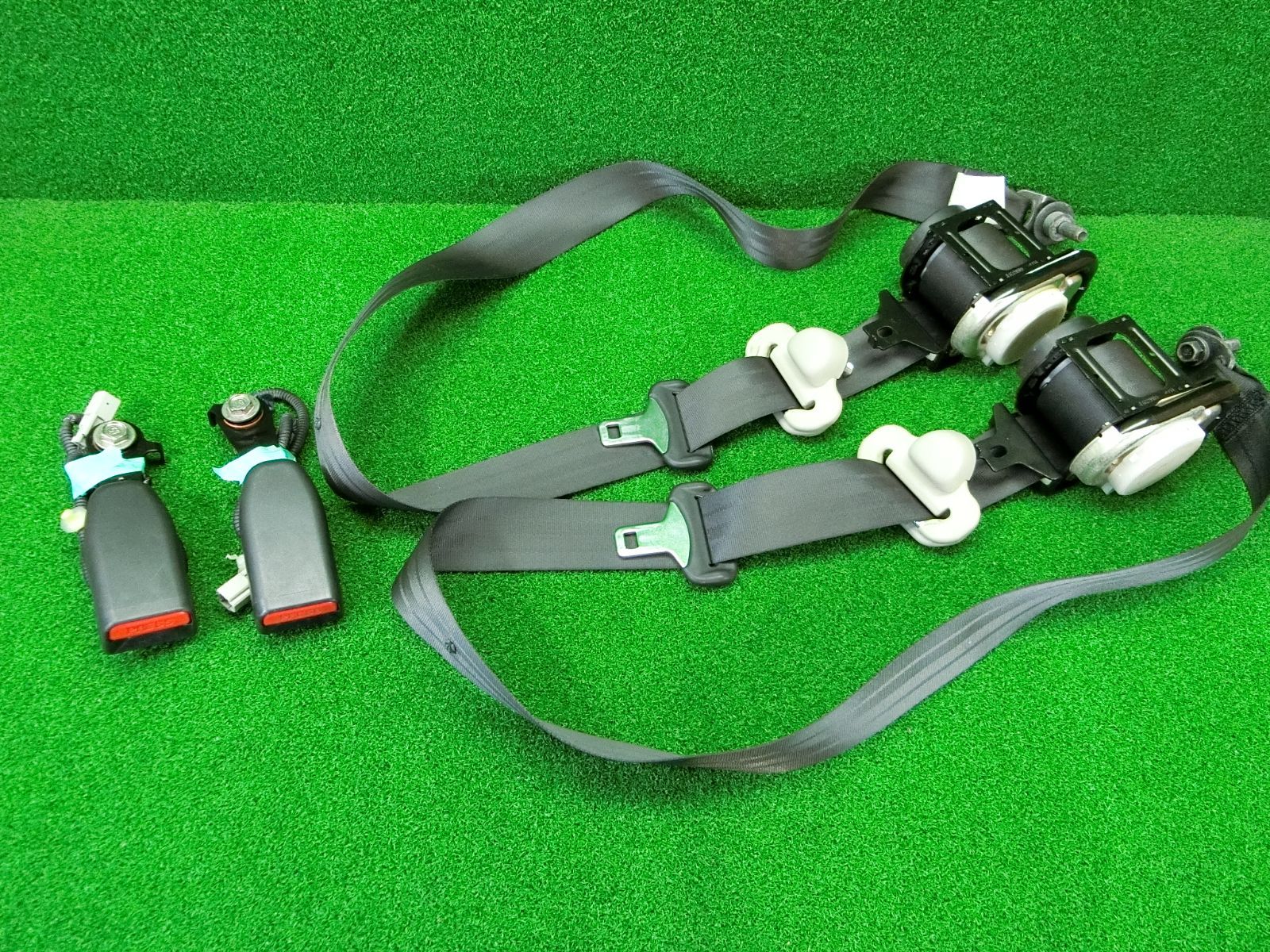 K8118 N-BOX JF1 フロント シートベルト 左右セット キャッチ 6227518 6227519