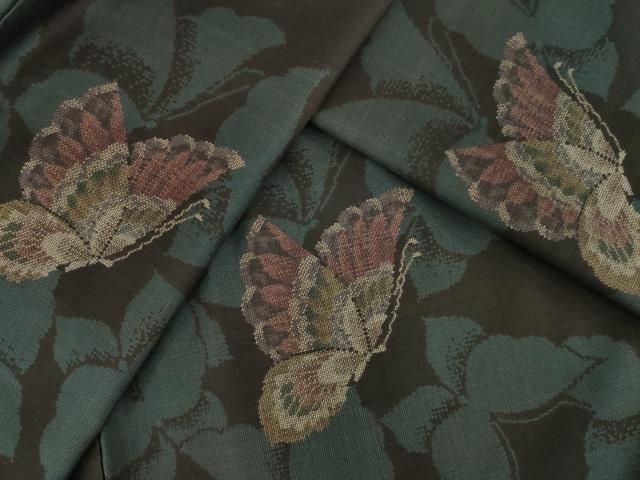 平和屋着物●本場大島紬 カタス9マルキ 舞蝶文 黒地 正絹 AABB7287ck