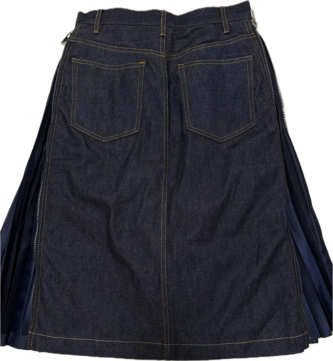 sacai プリーツ