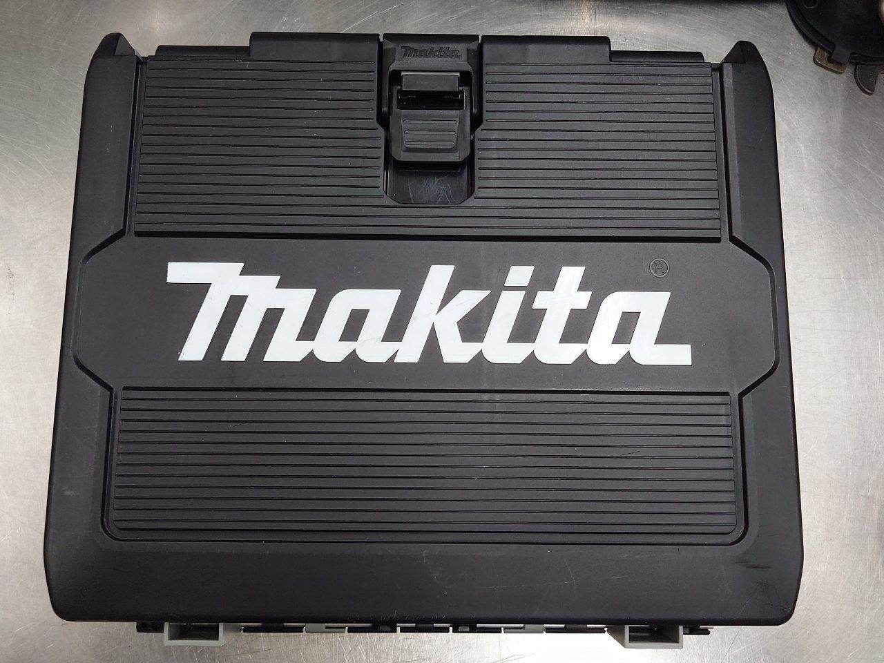 マキタ 14.4V充電式インパクトドライバー