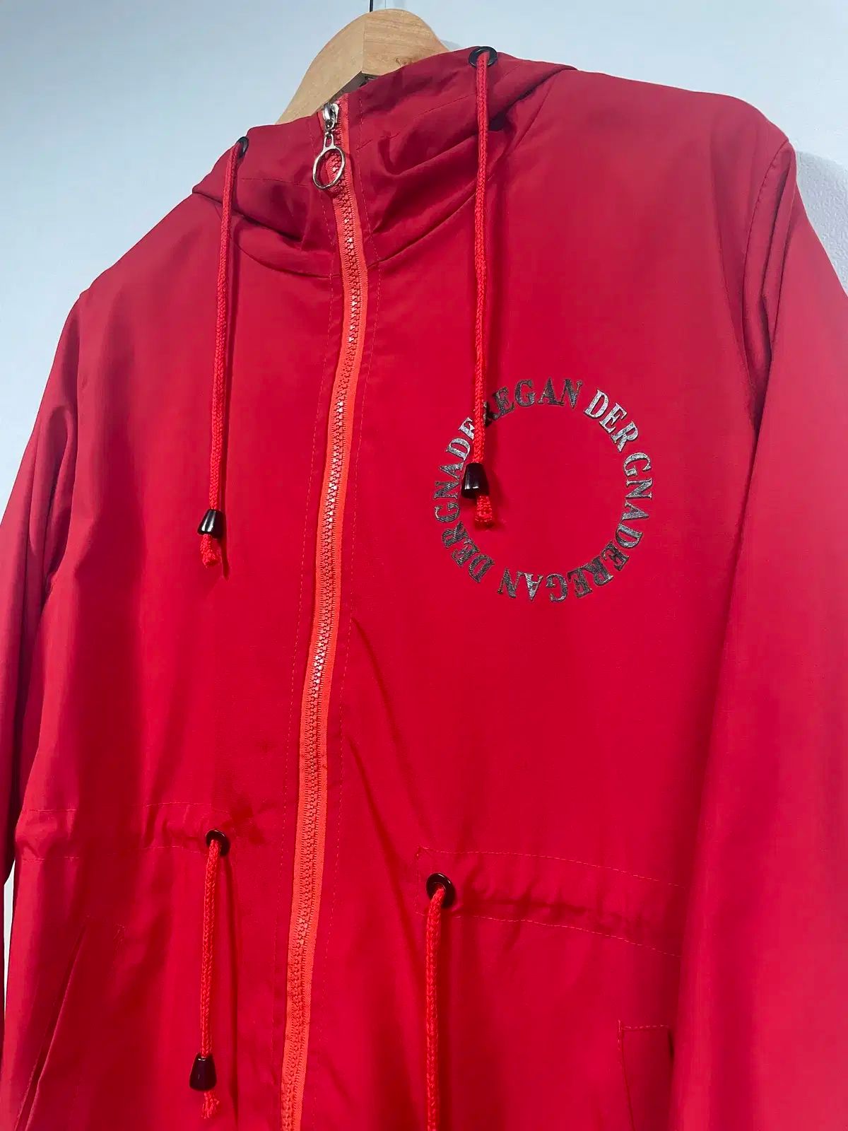 レイン フード ロング ウインドブレーカー ジャケット - レッド KANDAIZUMI_COM