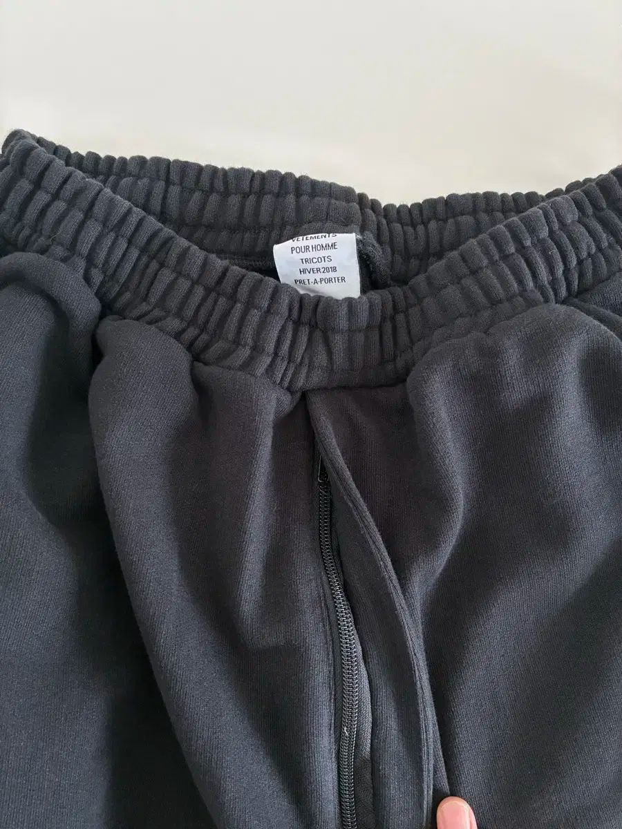 ヴェトモン スウエットパンツ