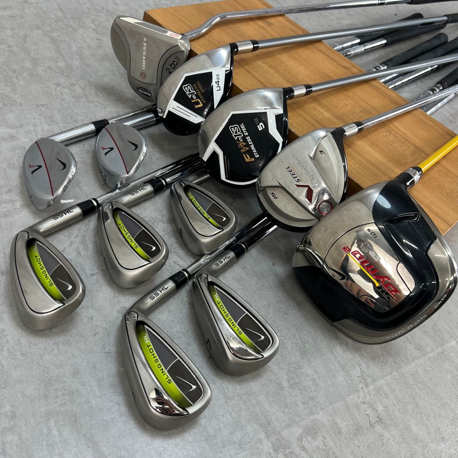 TaylorMade SIM クラブセット + Odysseyパターバッグ付き 【公式 TaylorMade SIM クラブセット + Odysseyパターバッグ付き 【公式