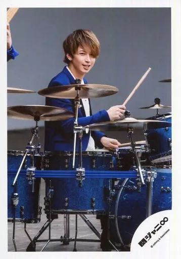 中古】生写真(ジャニーズ) 関ジャニ∞/大倉忠義/全身・座り・衣装青