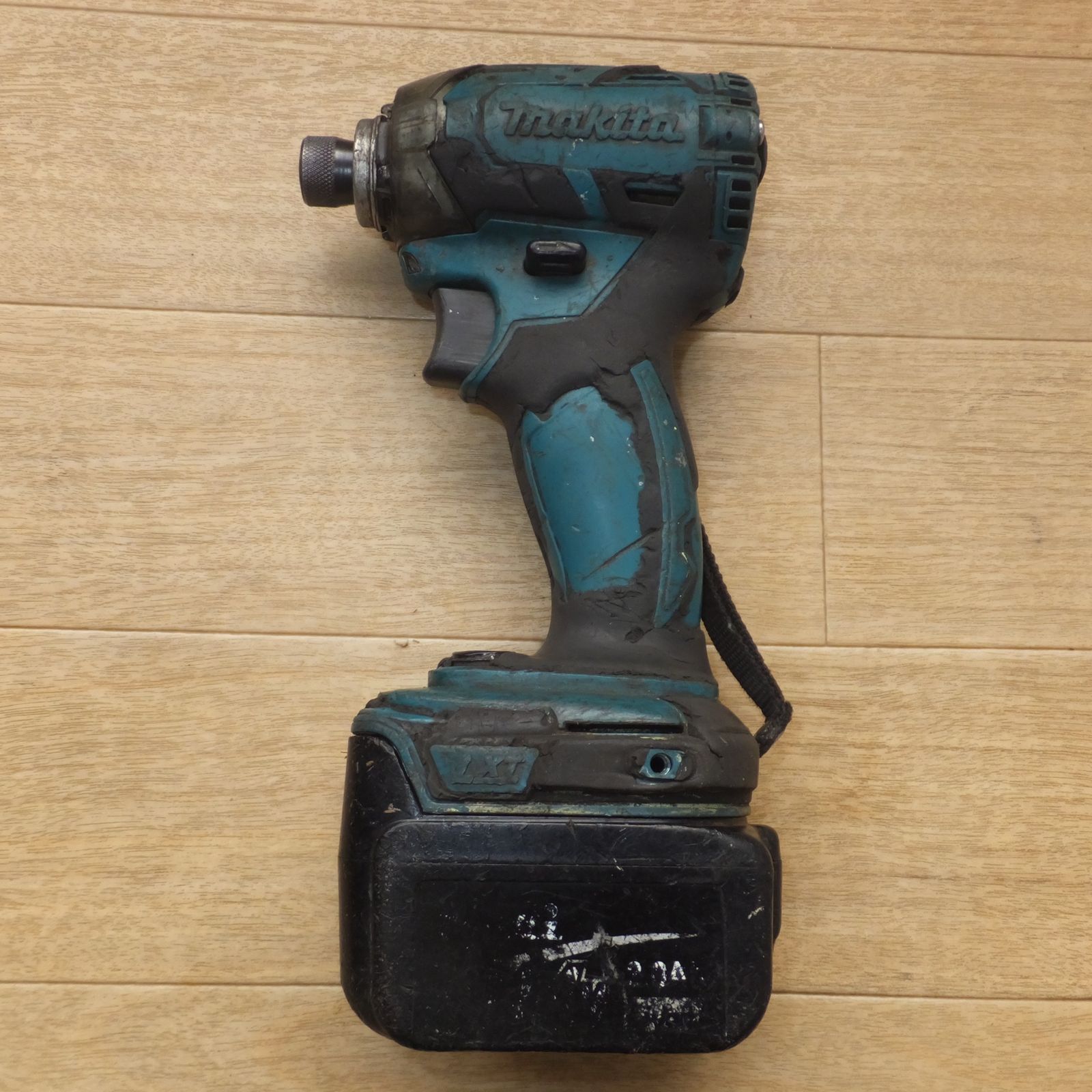 送料無料] ジャンク☆マキタ makita 充電式インパクトドライバ 