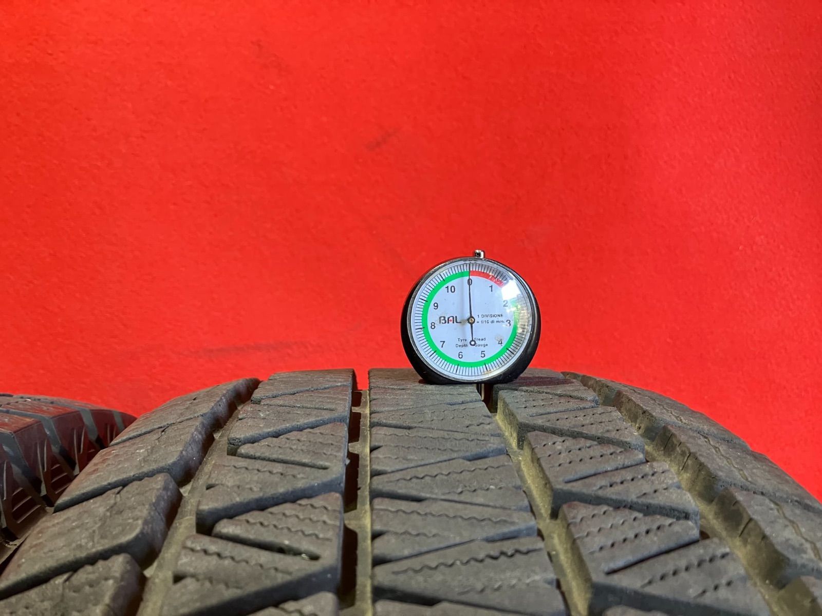 中古スタッドレス265/70R16ブリザック新品同様4本セット　ハイラックス等に 中古スタッドレス265/70R16ブリザック新品同様4本セット ハイラックス