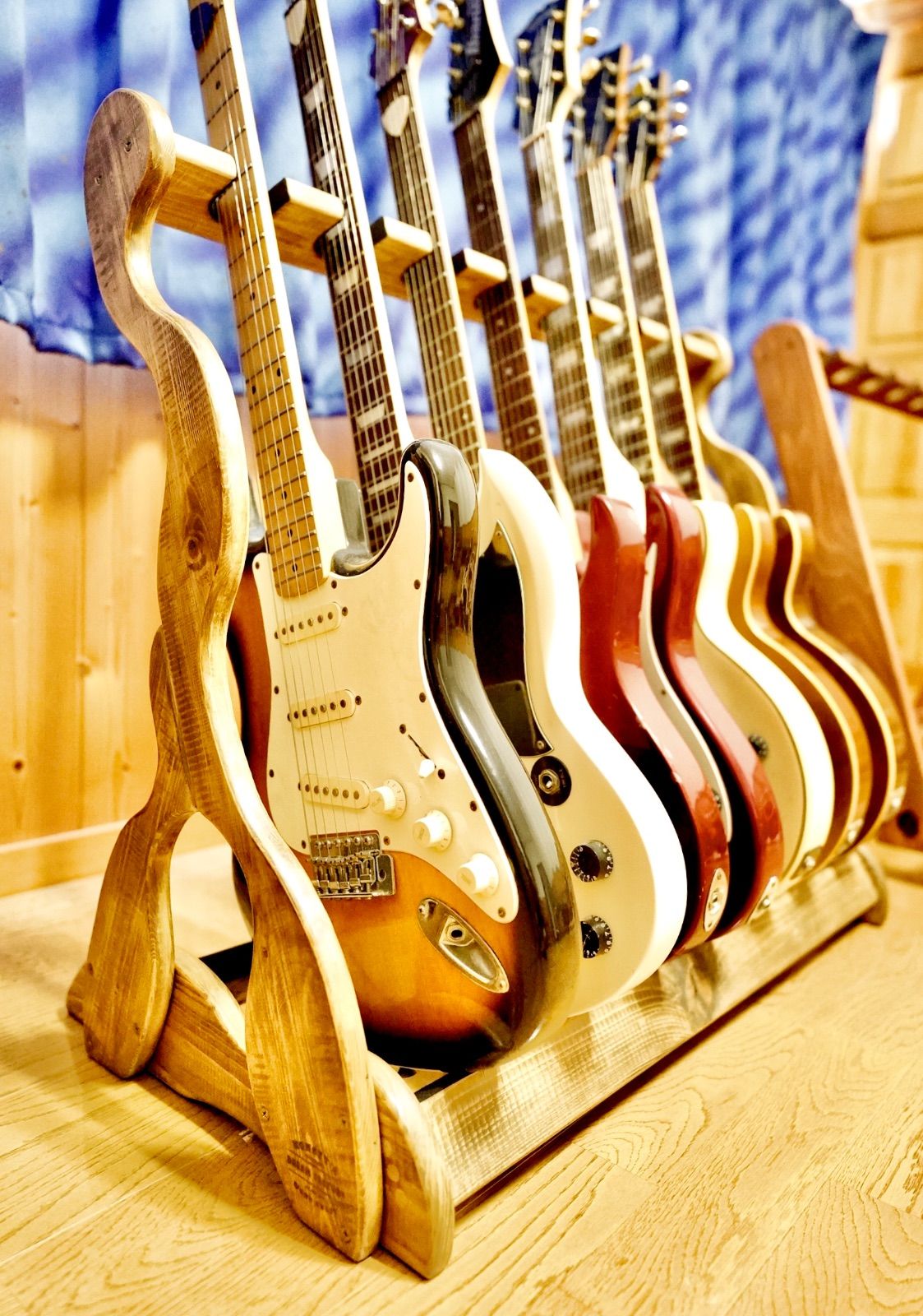 １台 手作り木工 木製ギタースタンド 古材 ７本掛け