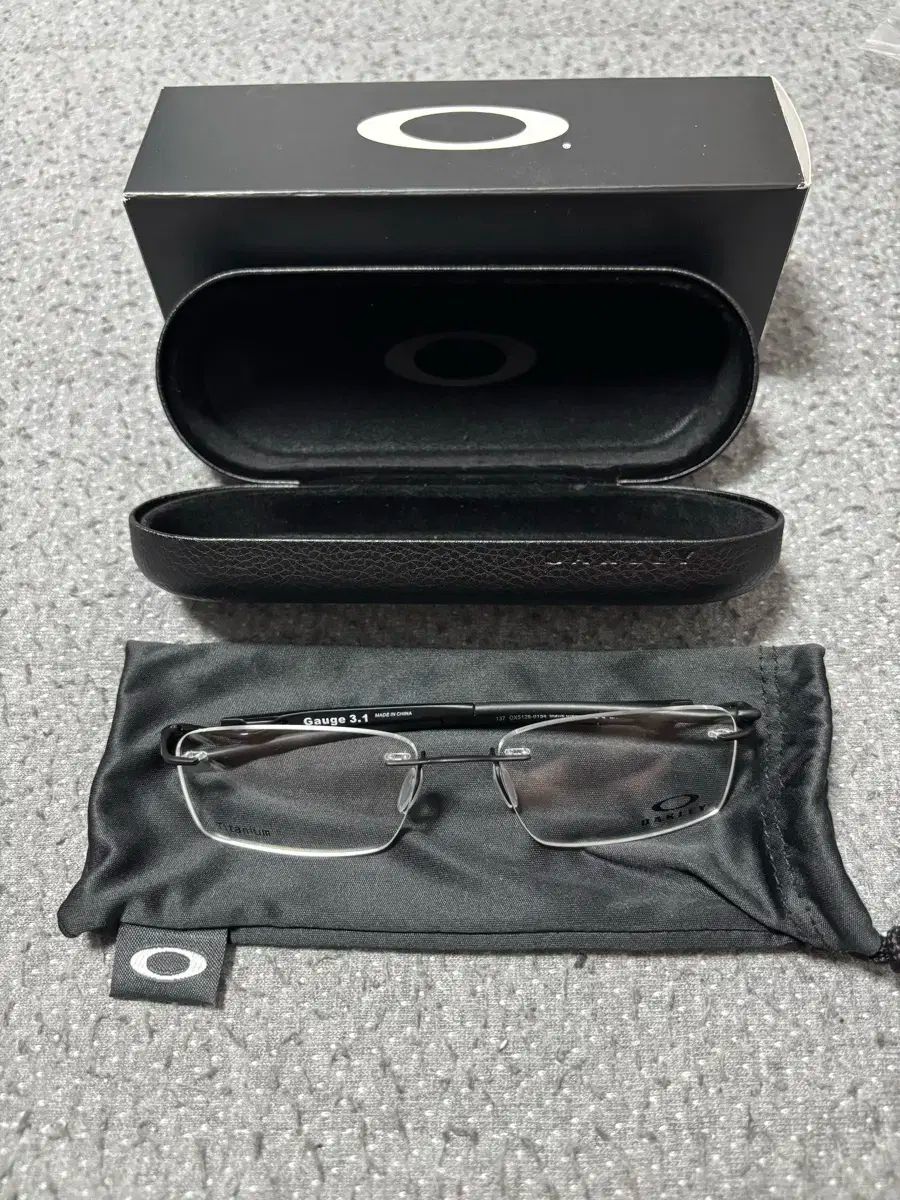 OAKLEY オークリー