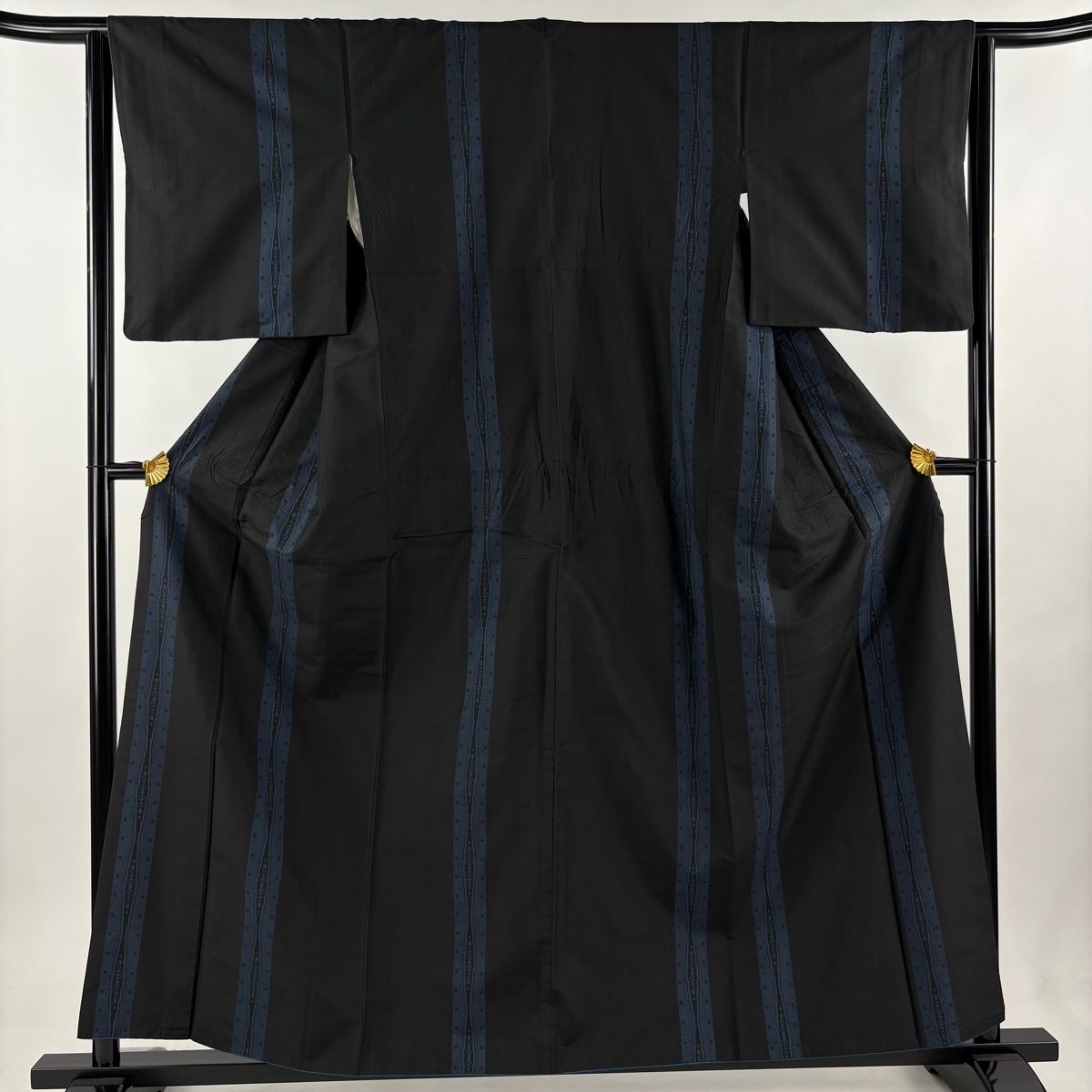 紬 身丈159cm 裄丈64cm M 袷 縞 幾何学 墨色 正絹 秀品 【中古