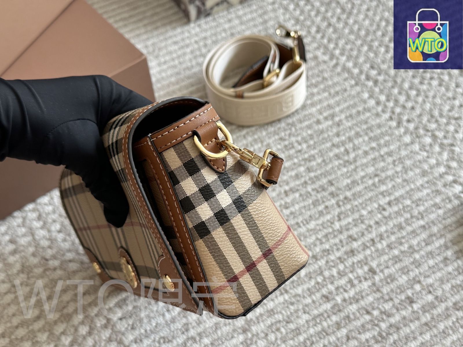 今日WTO】Burberry バーバリー クラシック メッセンジャーバッグ