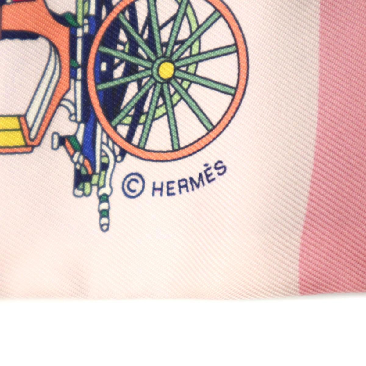 エルメス ツイリー Voitures Exquises 精巧な馬車 シルク スカーフ レディース ブルー ピンク マルチカラー HERMES  【アパレル・小物】