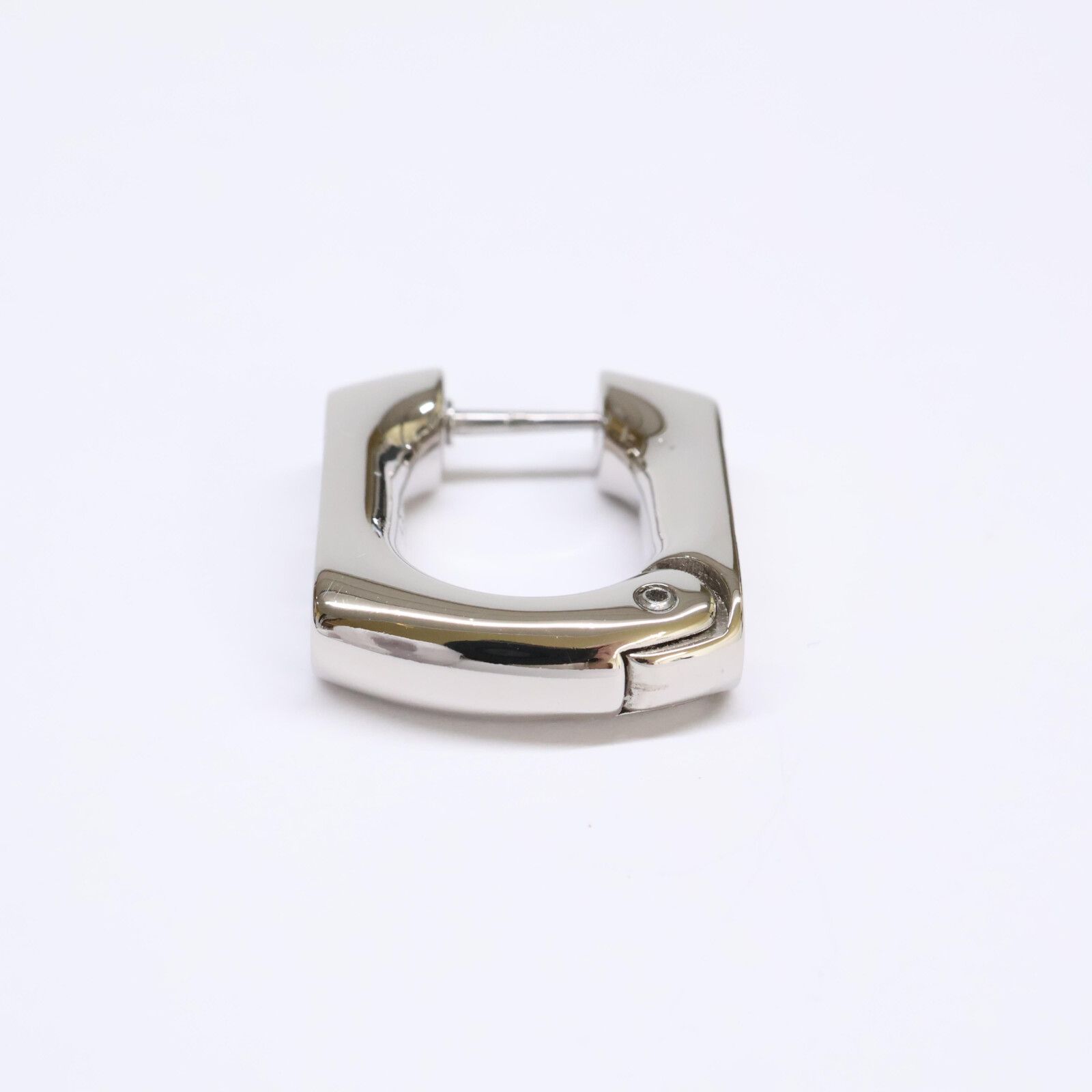 LOUIS VUITTON フープピアス 片耳用 LOUIS VUITTON ルイヴィトン 25年製 M02227 フープピアス