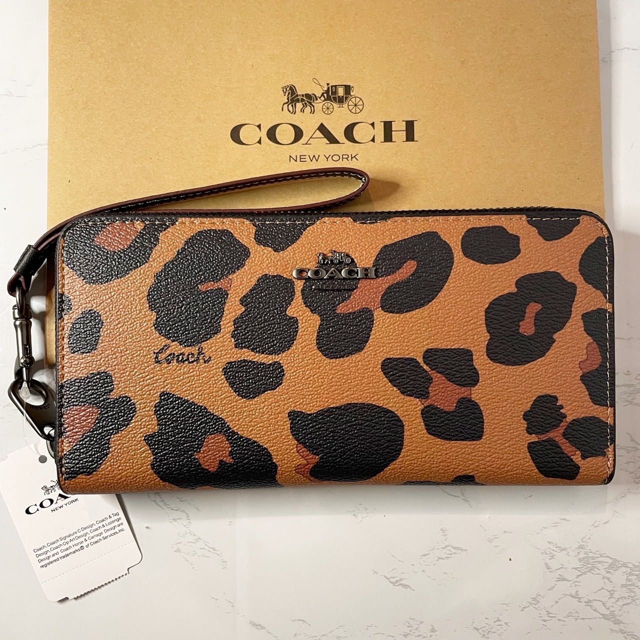 COACH 長財布 ヒョウ柄 ストラップ付き