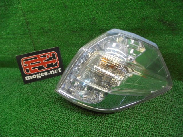 DAA-GP2 ホンダ フィット シャトル テールライトとフロント DAA-GP2 ホンダ フィット シャトル テールライトとフロント