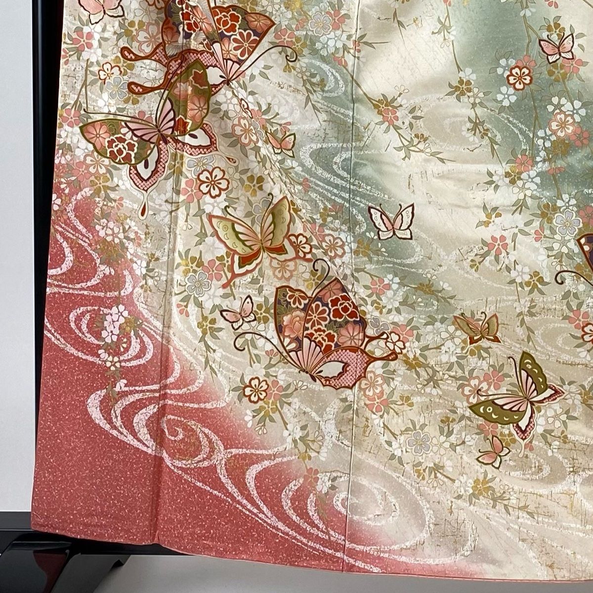 D370 振袖　叩き染め　蝶　枝垂れ桜　金彩　正絹　着物　袷　極美品 D370 振袖 叩き染め 蝶 枝垂れ桜 金彩 正絹 着物 袷 極美品