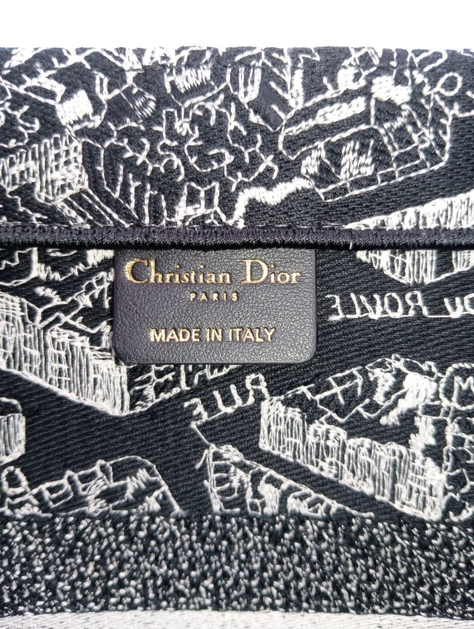 未使用品！　Christian Dior　 ディオール　ブックトート　ミディアム　 Plan de Paris エンブロイダリー