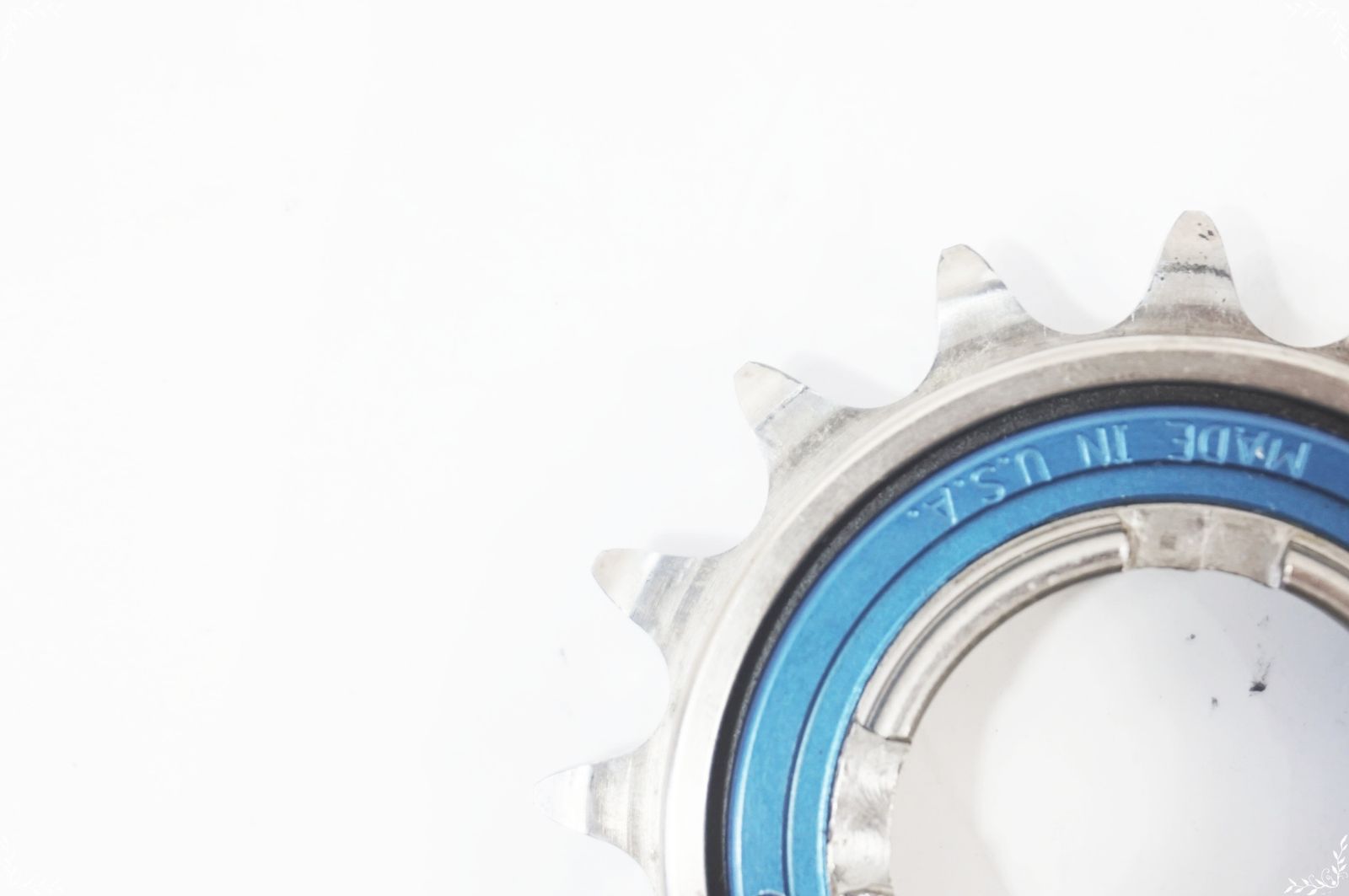 INDUSTRIES ホワイトインダストリーズ