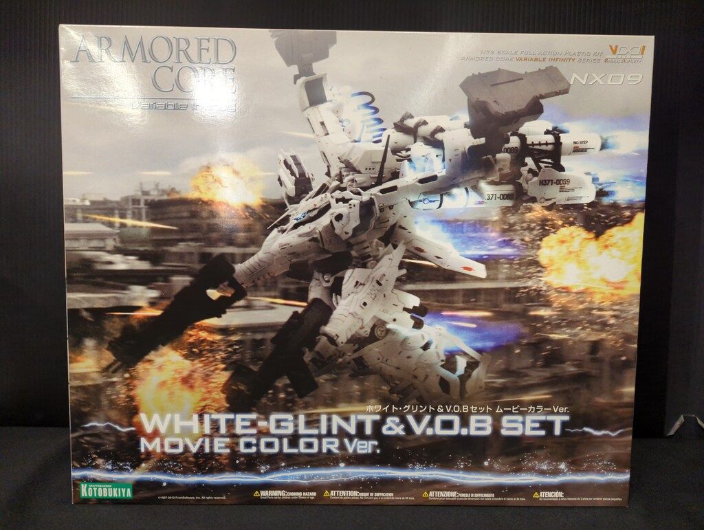 コトブキヤ アーマード・コア V.I.シリーズ ホワイト・グリント&V.O.B
