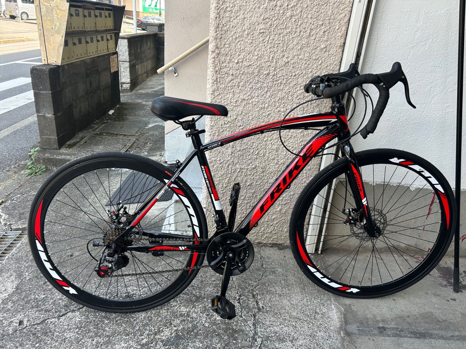 EUROBIKE ロードバイク ブラック/レッド Amazon | Eurobike XC550 21速 デュアルディスクブレーキ ロード