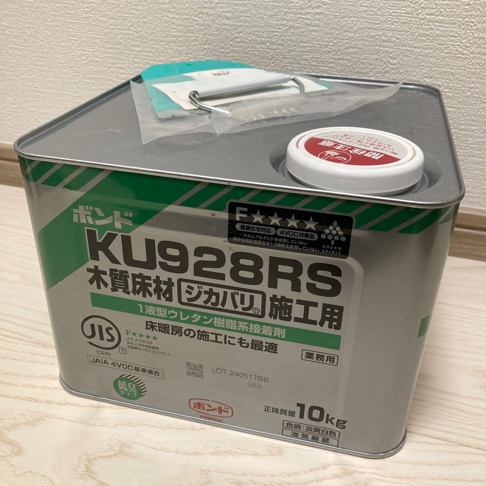 新品未開封】ボンド KU928RS 木質床材 ジカバリ 施工用 10kg 1液型ウレタン樹脂系接着剤 コニシ株式会社 ヘラ付き 02 - メルカリ