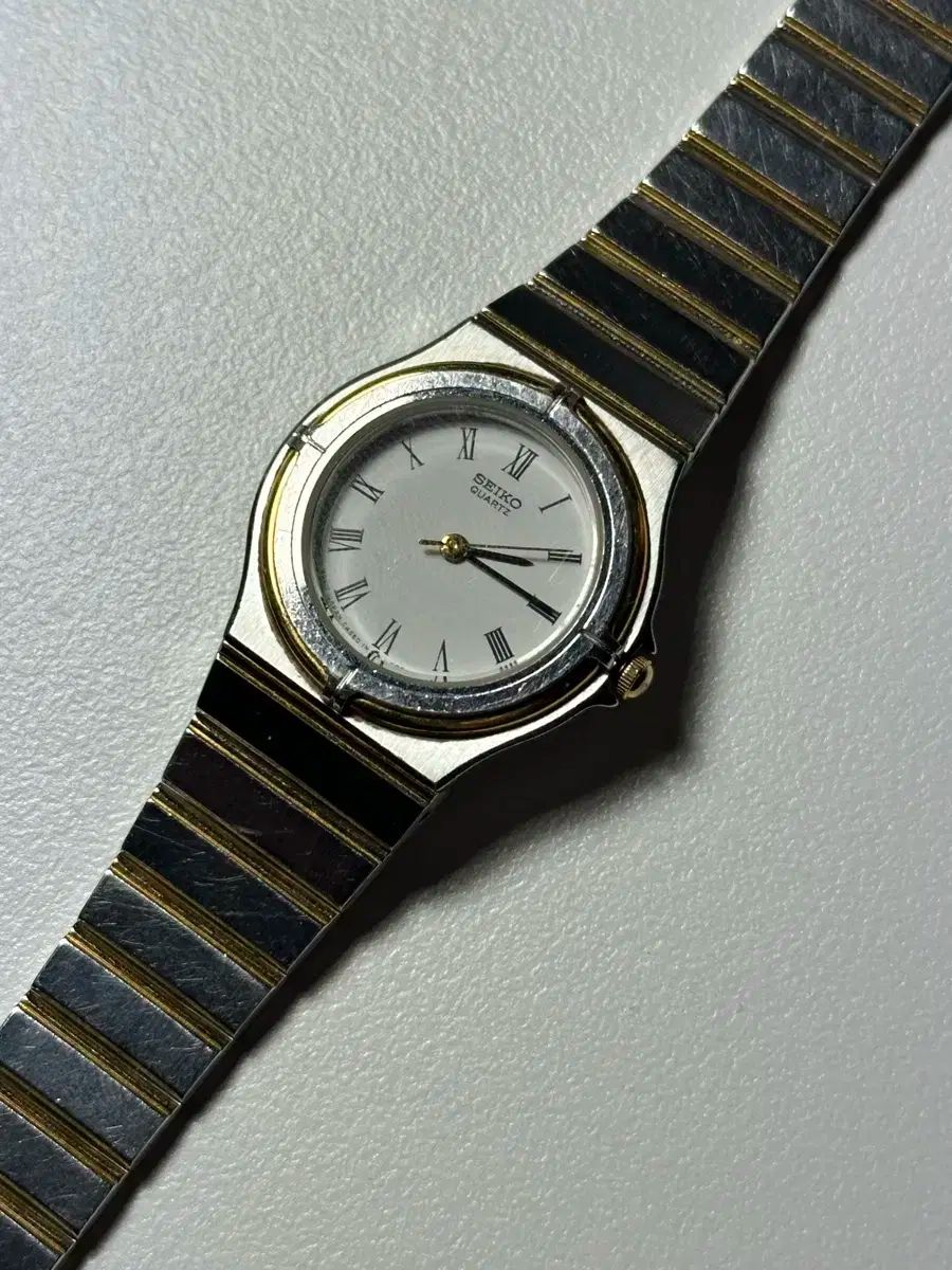 SEIKO クオーツ ゴールド シルバー