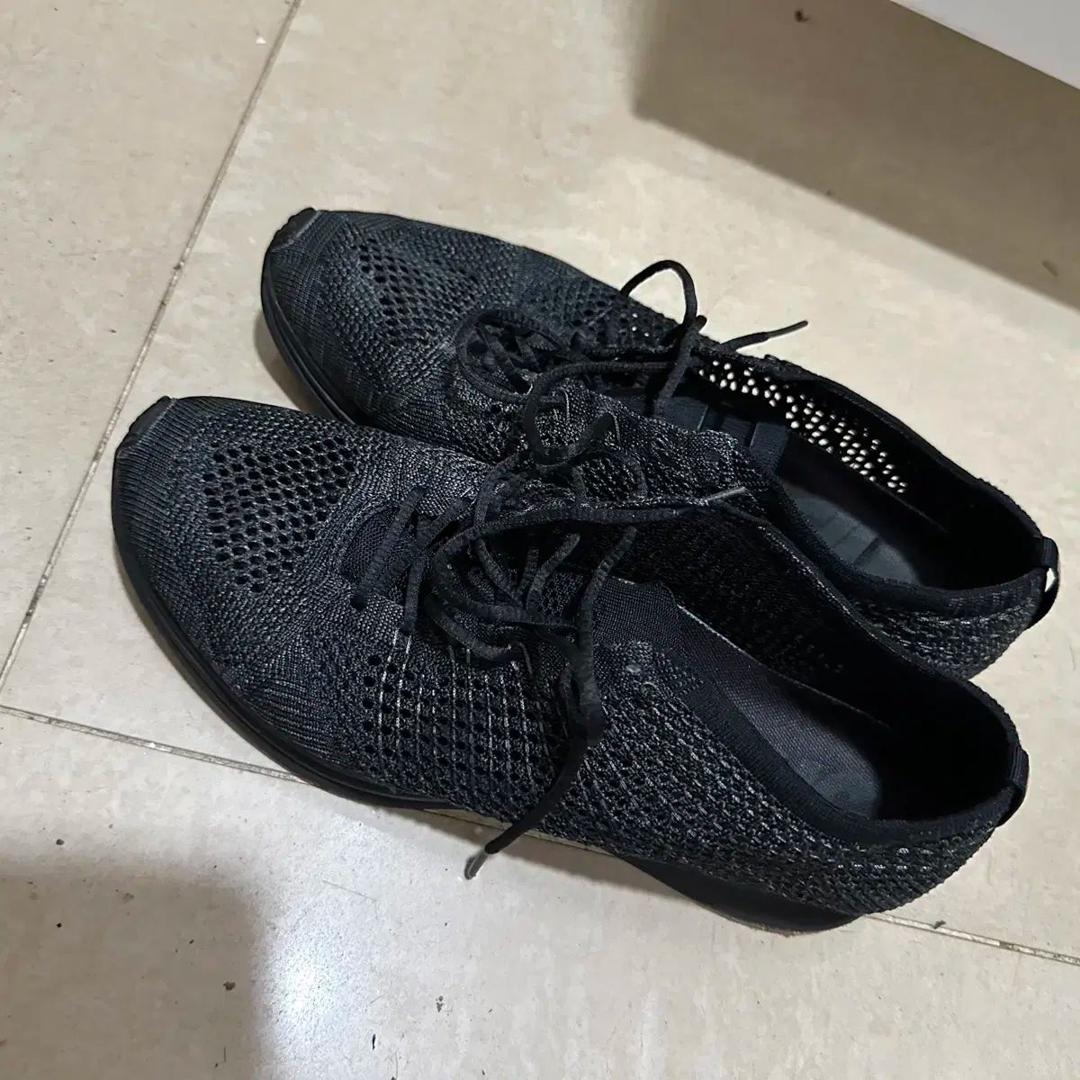 NIKE ナイキ フライニット レーサー