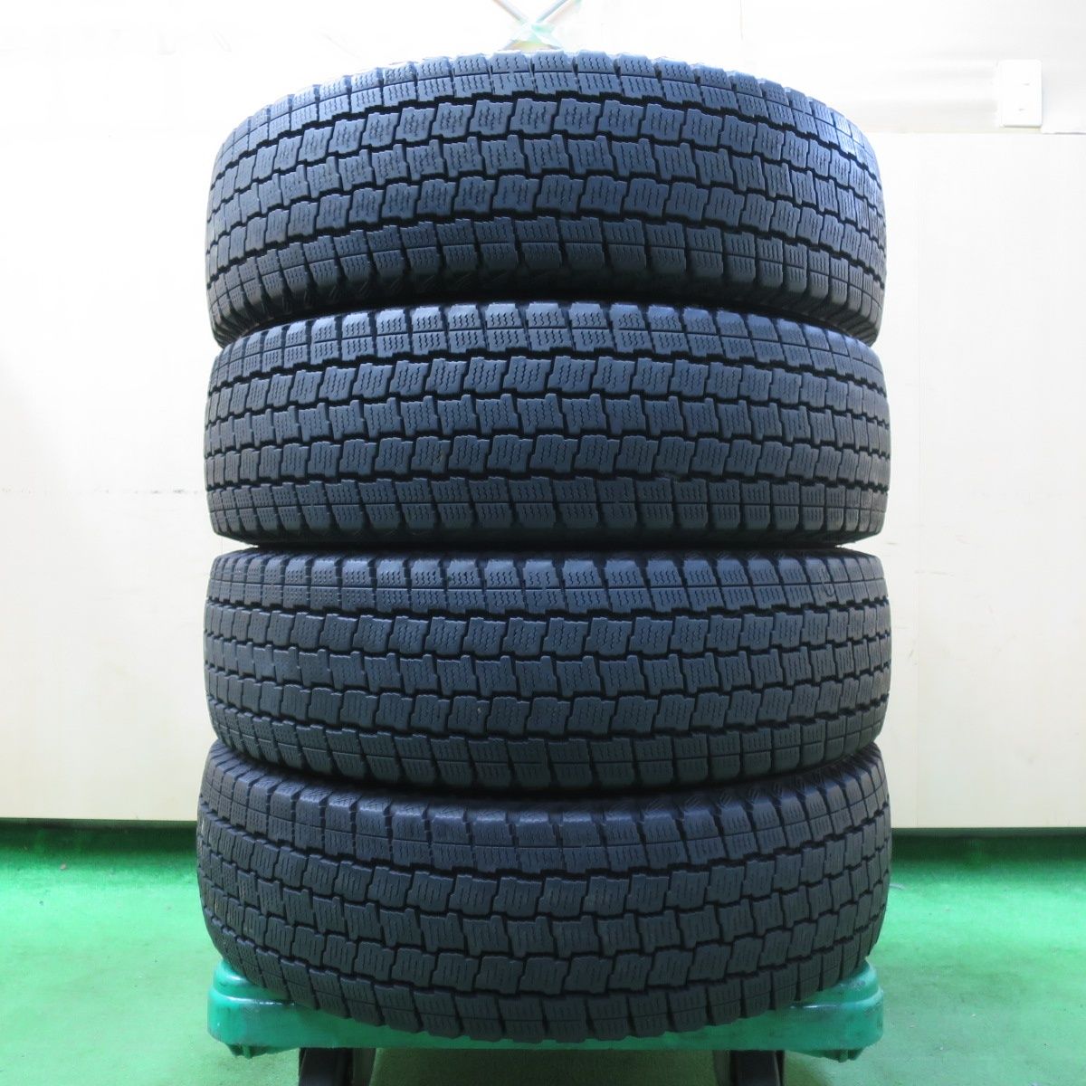 送料無料* 4本価格☆スタッドレス 195/80R15 グッドイヤー アイスナビ 