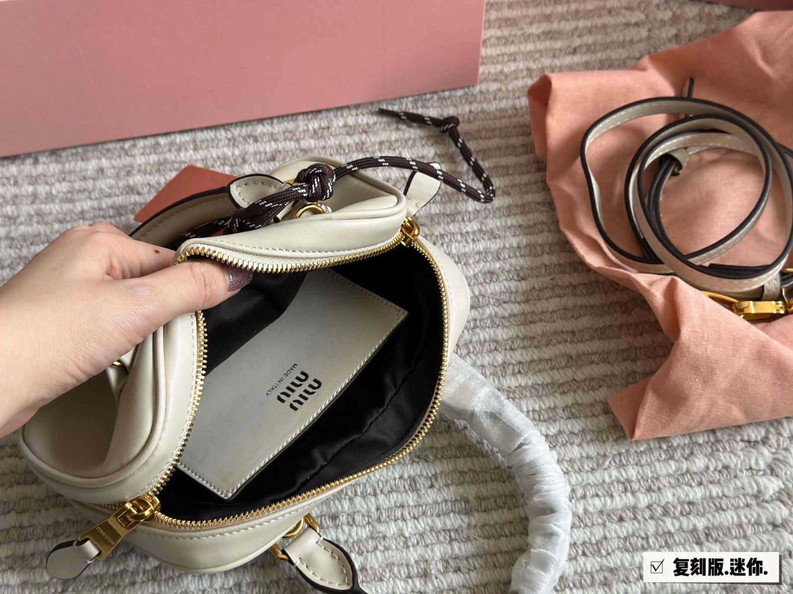 今日特価】miumiu ボウリングバッグ / オフィスバッグ（19cm
