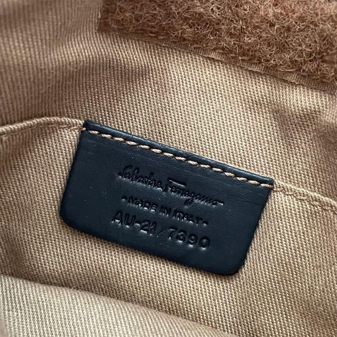 FerragamoフェラガモAU-21 7390 ショルダーバッグ - メルカリ