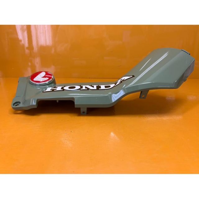 フレームカバー 左