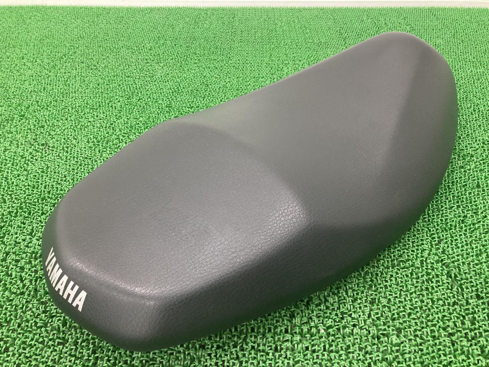 シグナスX シート ヤマハ 純正 中古 バイク 部品 SE12J CYGNUS 1型 ダンパー付き 破れ無し 品薄 車検 Genuine