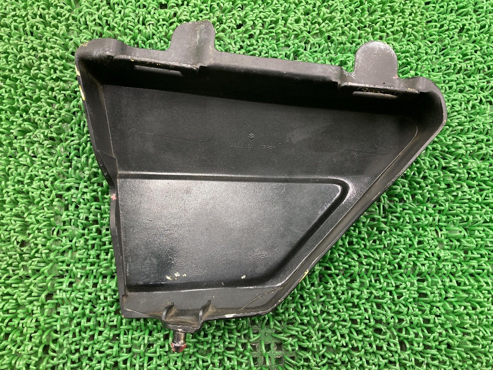 RG250E サイドカウル 右 黒 スズキ 純正 中古 GT2502-505*** コケキズなし 割れ欠け無し カスタム素材に そのまま使える 当時物 61 RG250E サイドカウル 右 黒 スズキ 純正 バイク 部品 GT2502-505