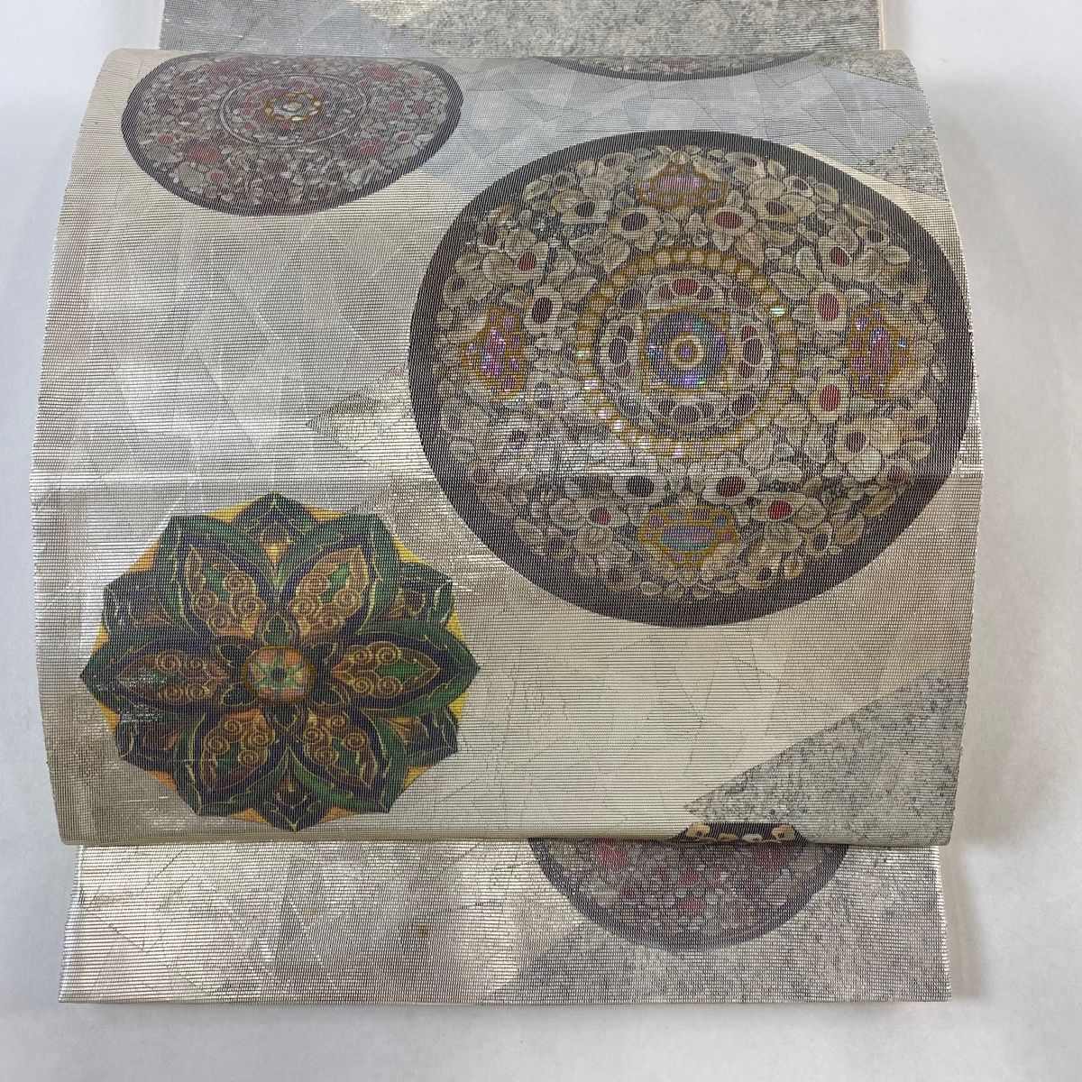 袋帯 名品 華文 花 螺鈿箔 箔 銀色 お太鼓柄 正絹 【中古