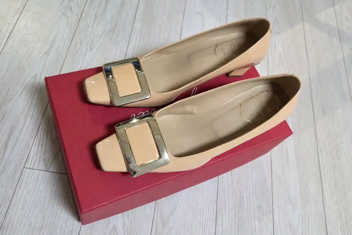 Roger Vivier(ロジェ・ヴィヴィエ) パンプス 235 【公式通販】