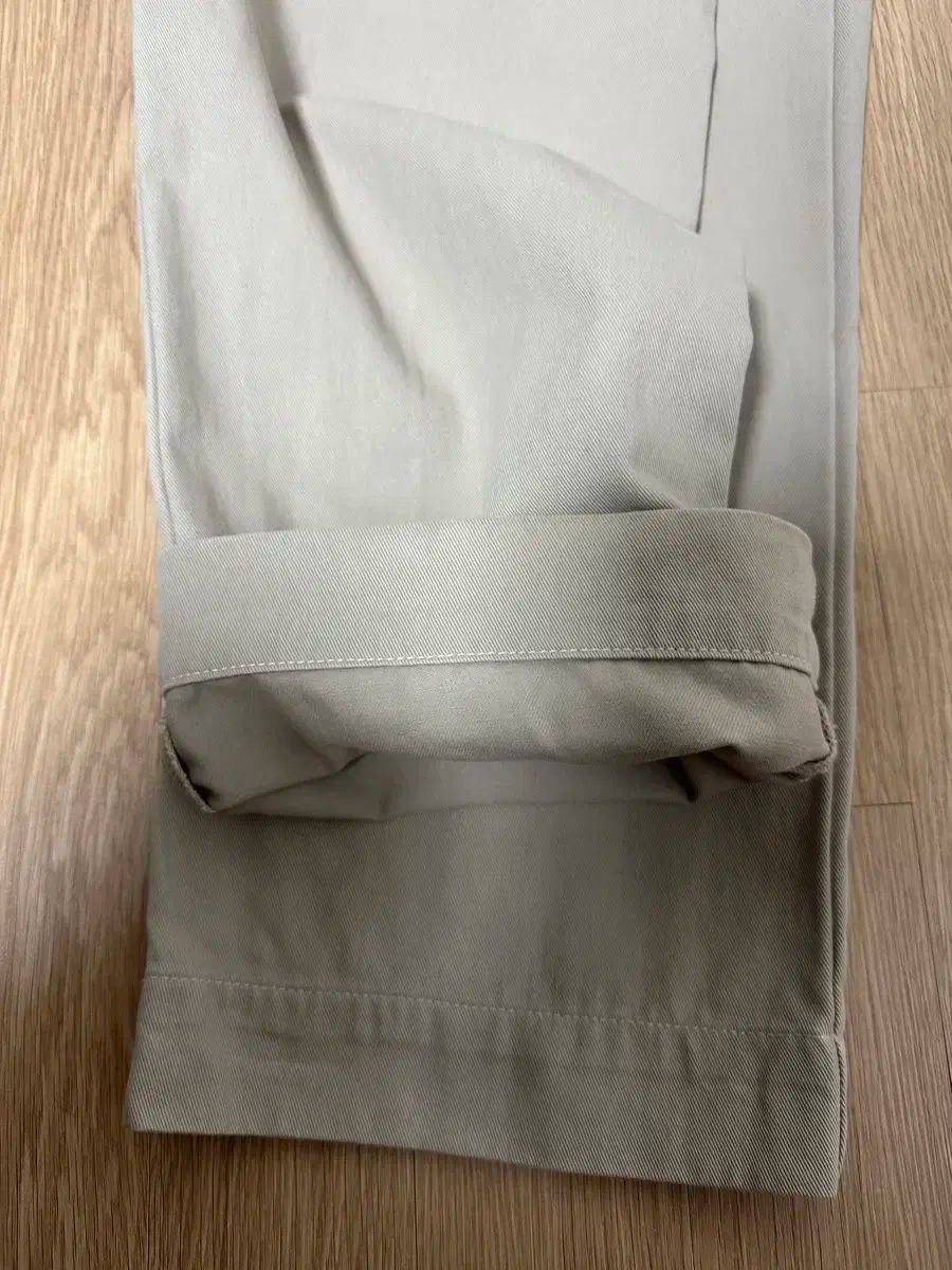 アセンティック チノ