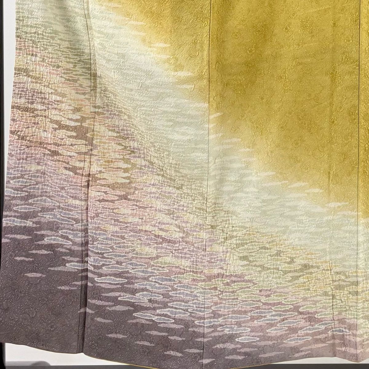 付下げ 身丈156cm 裄丈63cm S 袷 鈴乃屋 霞 金通し 染め分け 山吹茶色 正絹 名品