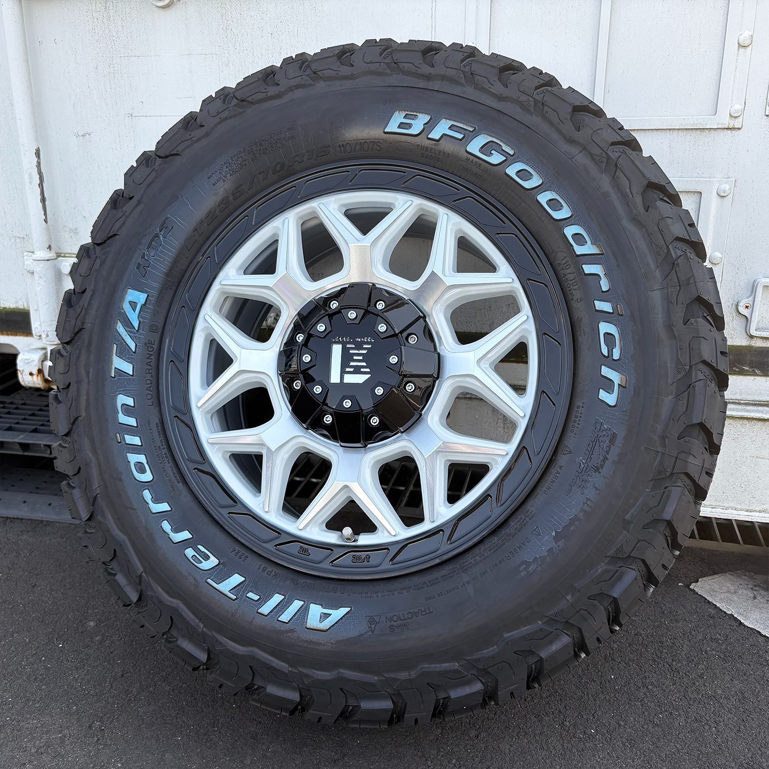 新品4本セット】ハイエース 200系 レジアスエース 16インチ