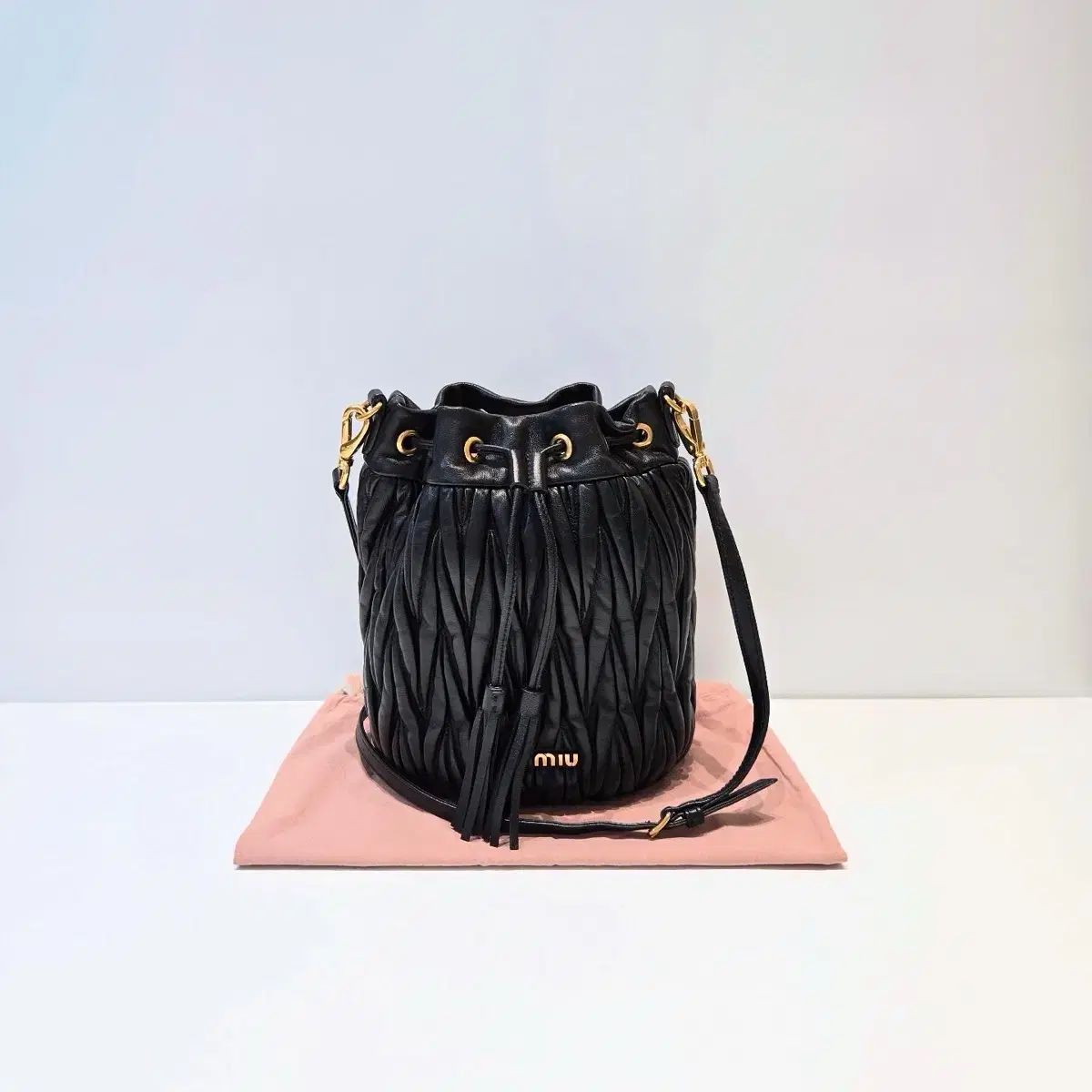 MIU MIU ミュウミュウ 5BE014 ブラック ラムスキン 金具 ミニ バケット クロスバッグ