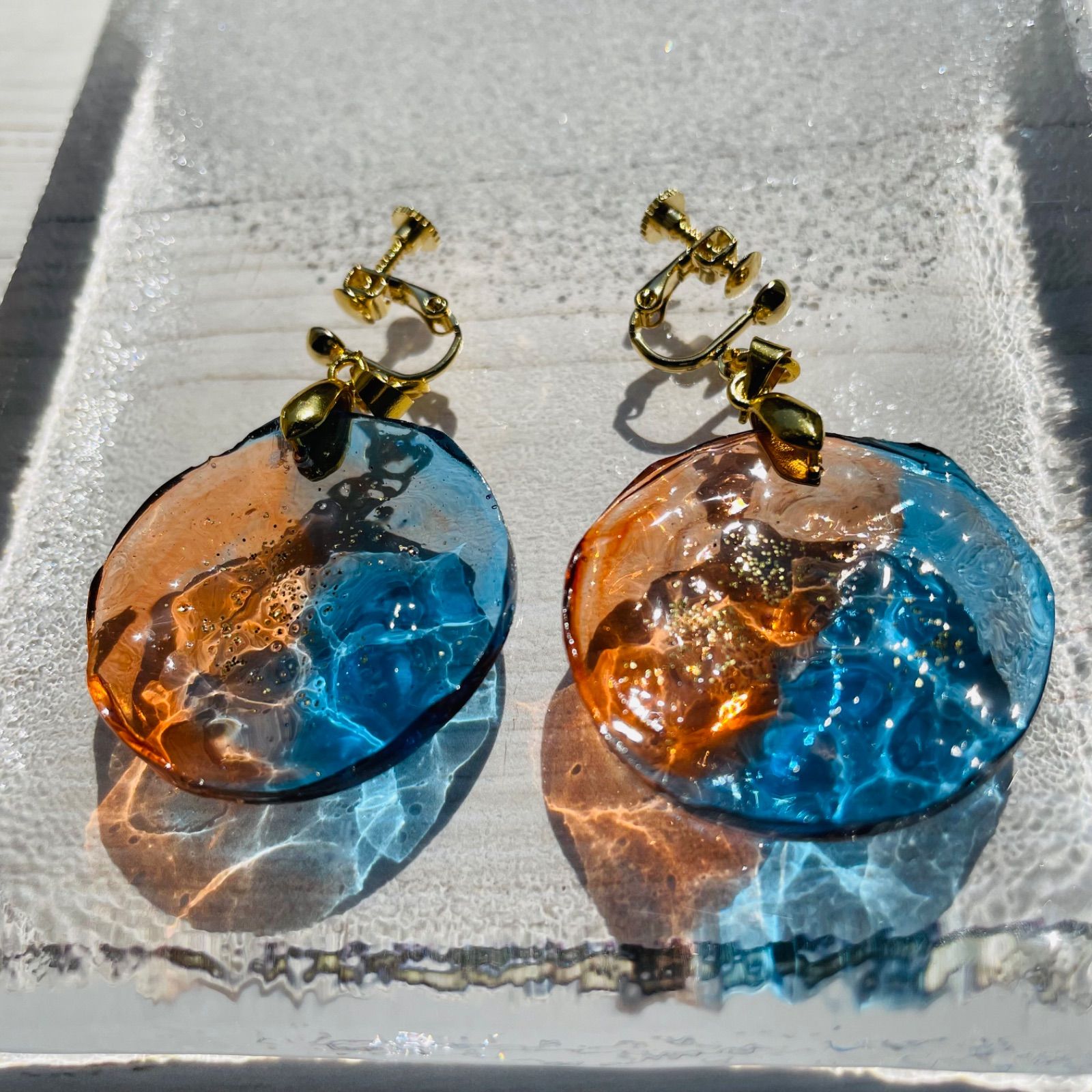 海のイヤリング 夕暮れの海 ピアス レジン - メルカリ