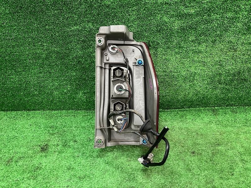 タント LA610S 左テールランプ テールライト ウェルカムシートX SA2 コイト 220-51391 81561-B2350 R67