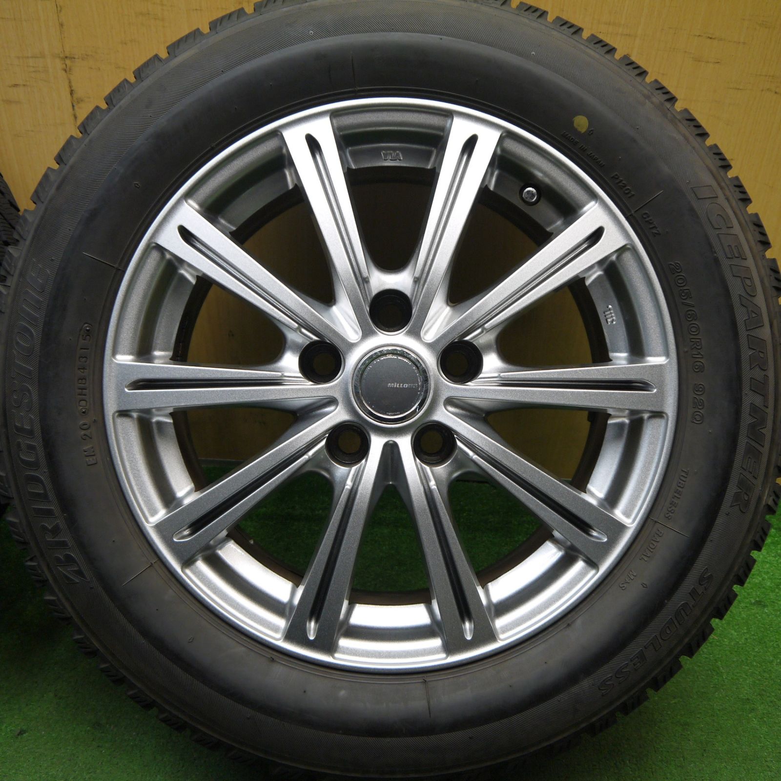 バリ溝！キレイ！9.5分☆スタッドレス 205/60R16 ブリヂストン アイス 