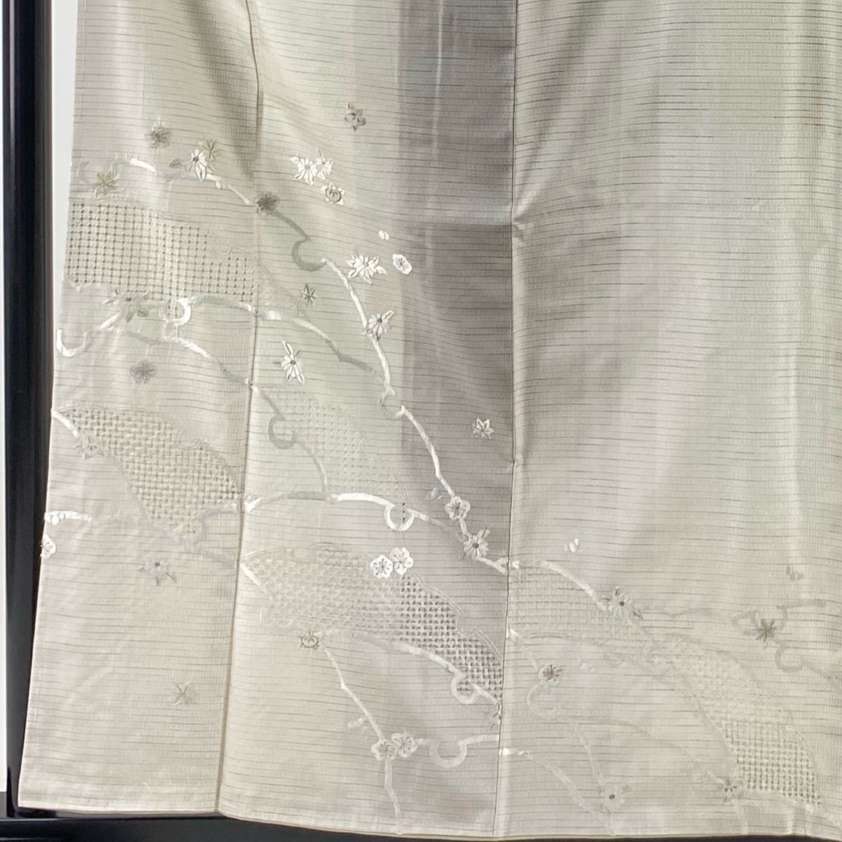 付下げ 身丈160cm 裄丈64.5cm M 袷 紬地 雪輪 草花 金糸 刺繍 ベージュ 正絹