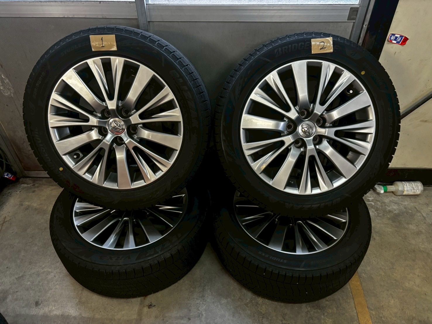 スタッドレスタイヤ ホイール 4本 セット235/55R20 直接の引き取り可